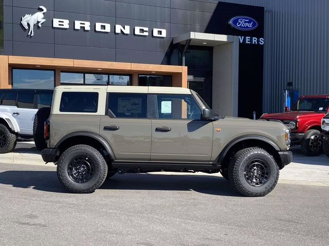 2026 Gray Ford Bronco Badlands 4X4 SUV