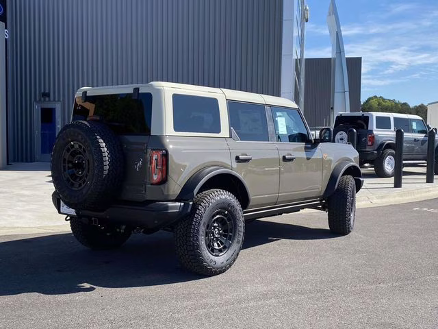 2026 Gray Ford Bronco Badlands 4X4 SUV