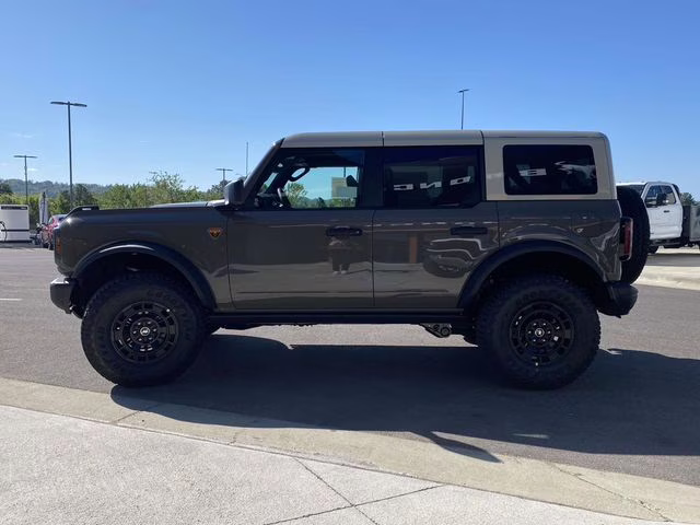 2026 Gray Ford Bronco Badlands 4X4 SUV