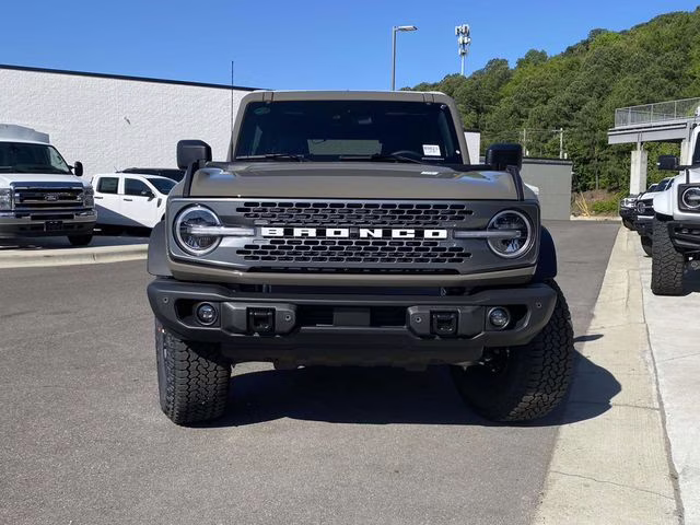 2026 Gray Ford Bronco Badlands 4X4 SUV