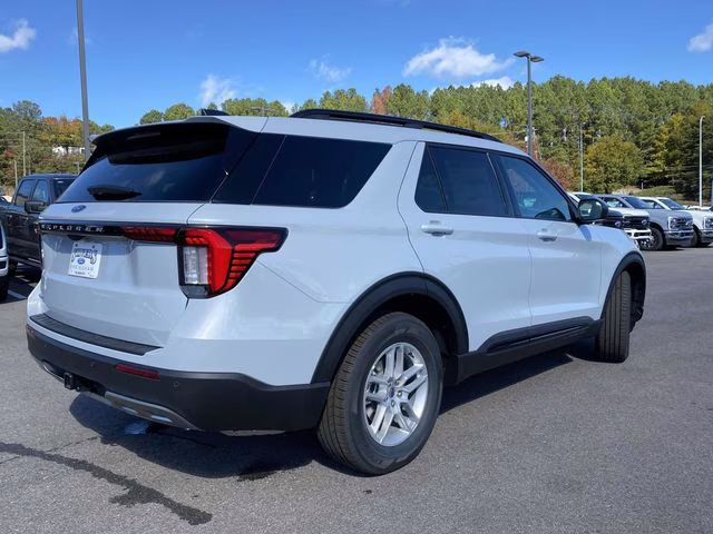 2026 Space White Metallic Ford Explorer Active RWD SUV