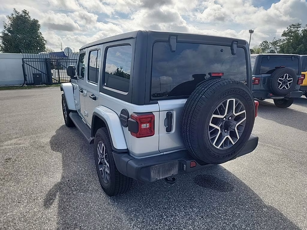 2024 Silver Zynith Clearcoat Jeep Wrangler Sahara 4X4 SUV