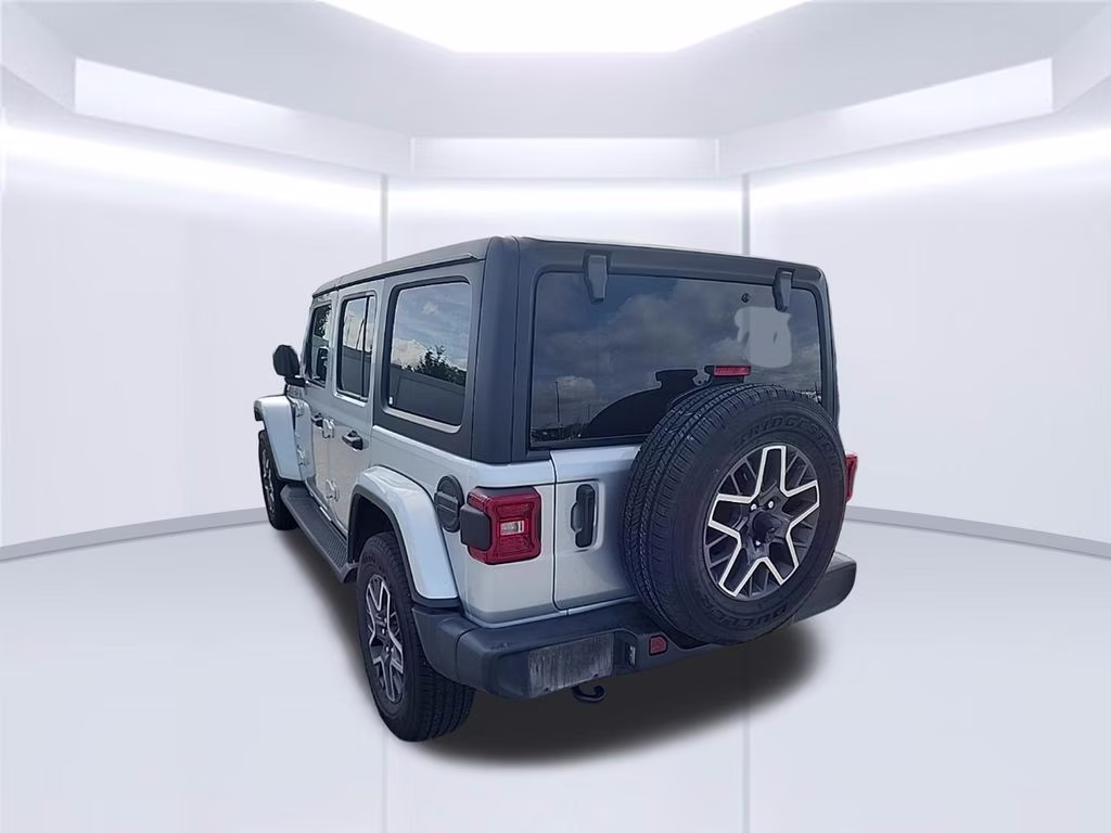 2024 Silver Zynith Clearcoat Jeep Wrangler Sahara 4X4 SUV