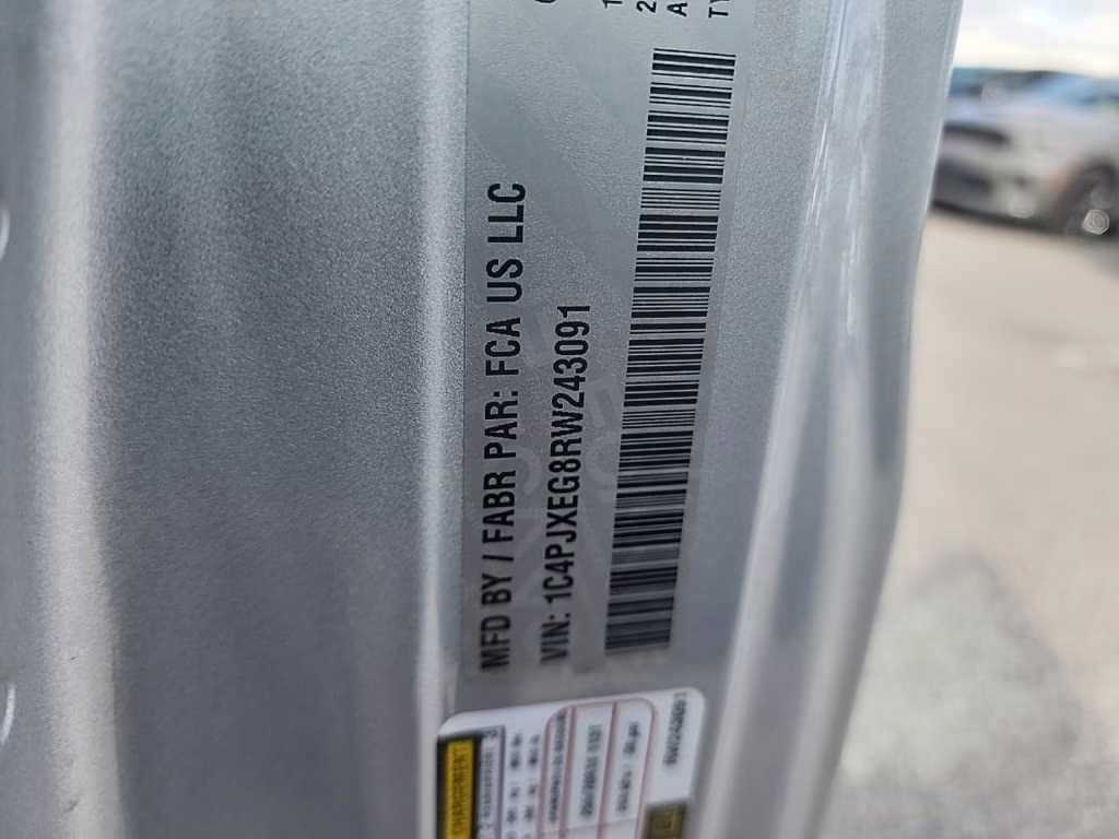 2024 Silver Zynith Clearcoat Jeep Wrangler Sahara 4X4 SUV