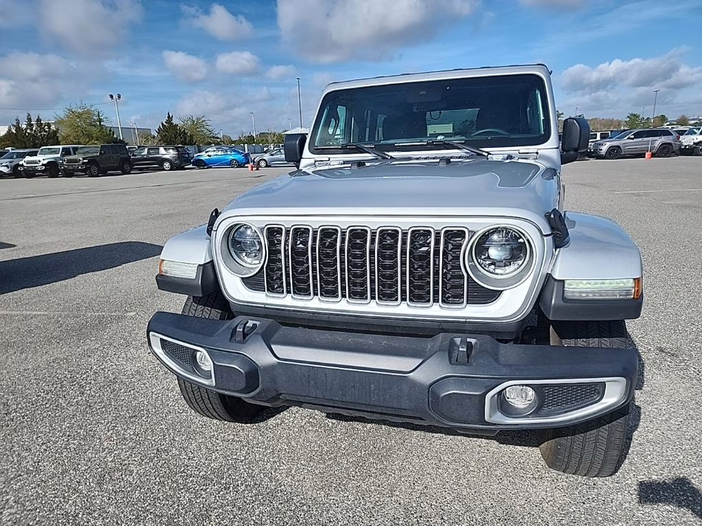2024 Silver Zynith Clearcoat Jeep Wrangler Sahara 4X4 SUV