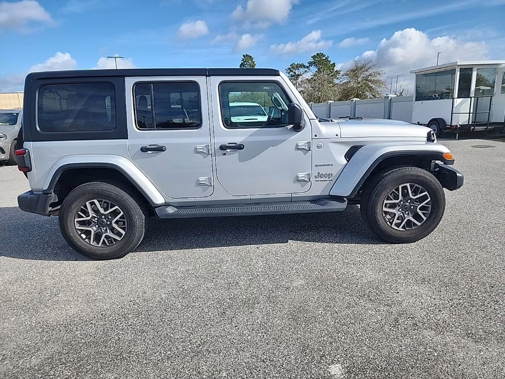 2024 Silver Zynith Clearcoat Jeep Wrangler Sahara 4X4 SUV