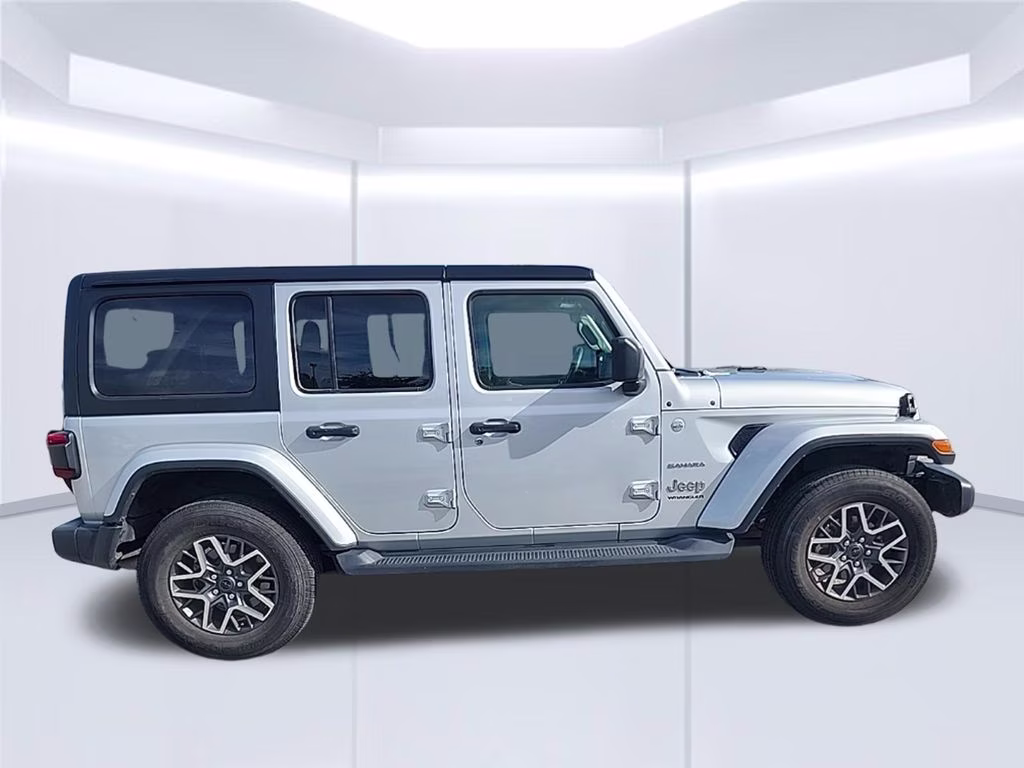 2024 Silver Zynith Clearcoat Jeep Wrangler Sahara 4X4 SUV