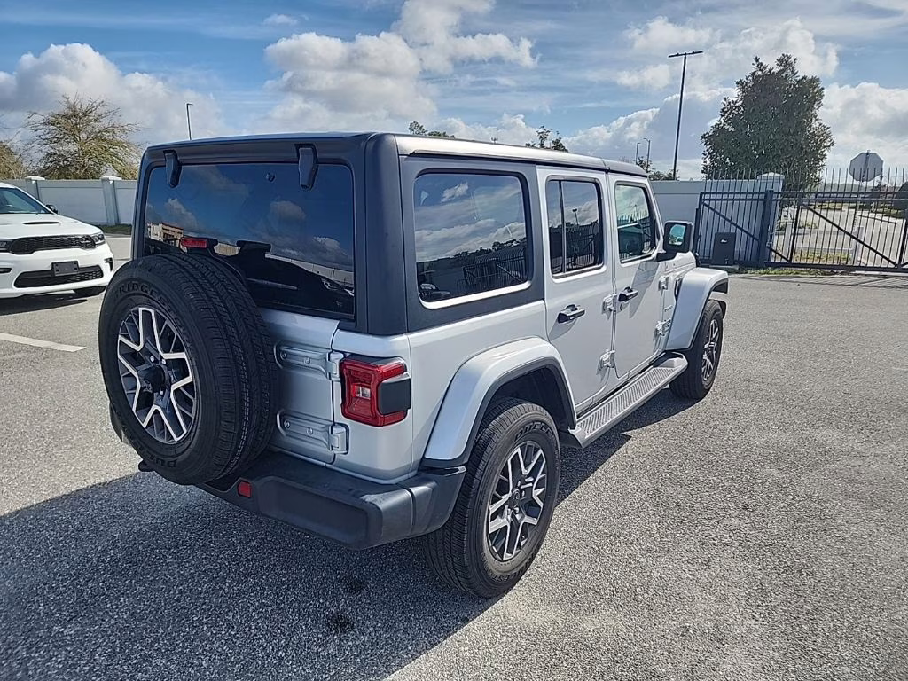 2024 Silver Zynith Clearcoat Jeep Wrangler Sahara 4X4 SUV
