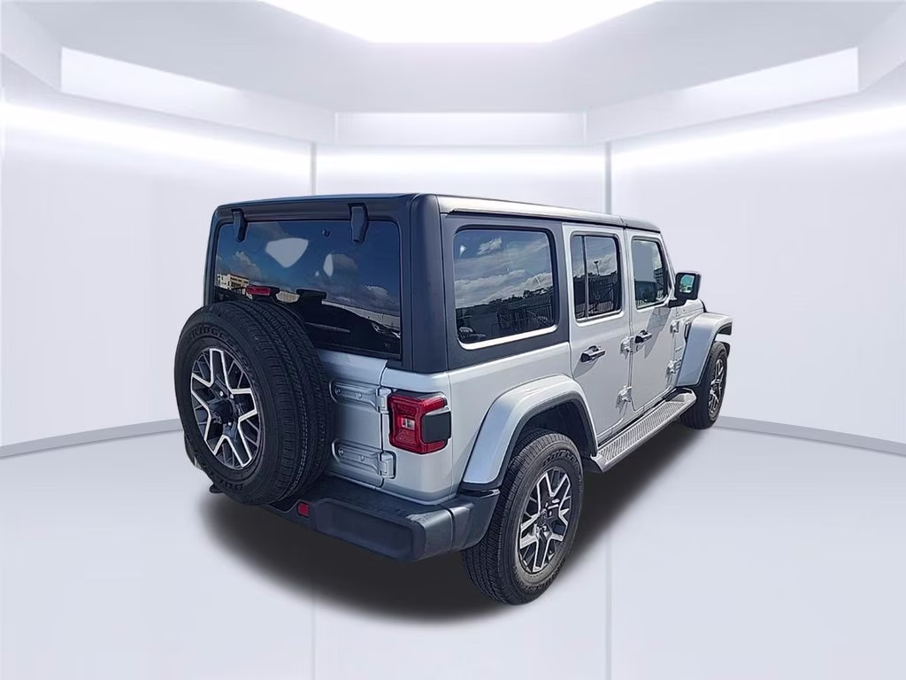 2024 Silver Zynith Clearcoat Jeep Wrangler Sahara 4X4 SUV