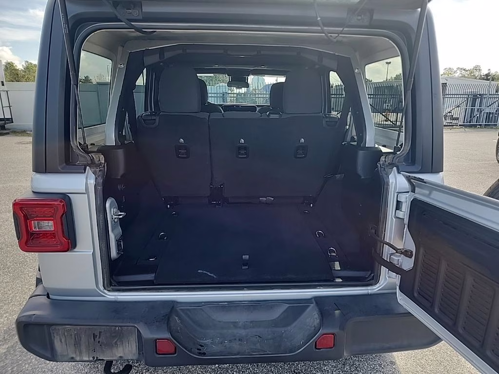 2024 Silver Zynith Clearcoat Jeep Wrangler Sahara 4X4 SUV