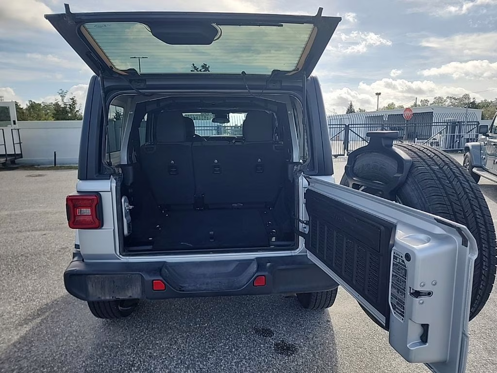 2024 Silver Zynith Clearcoat Jeep Wrangler Sahara 4X4 SUV