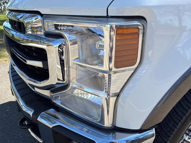 2020 White Ford Super Duty F-250 SRW Lariat 4X4 Truck