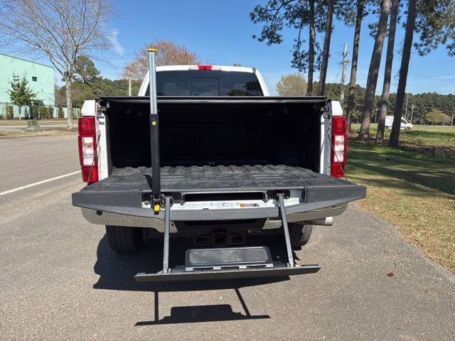 2020 White Ford Super Duty F-250 SRW Lariat 4X4 Truck