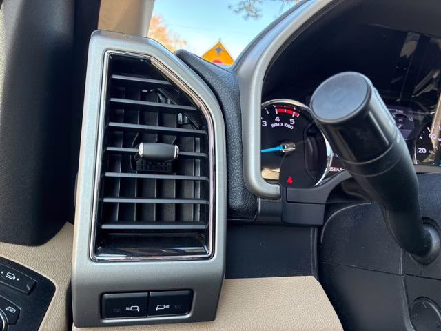 2020 White Ford Super Duty F-250 SRW Lariat 4X4 Truck