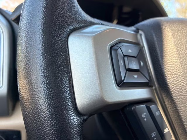 2020 White Ford Super Duty F-250 SRW Lariat 4X4 Truck