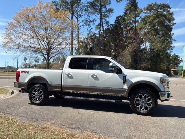 2020 White Ford Super Duty F-250 SRW Lariat 4X4 Truck