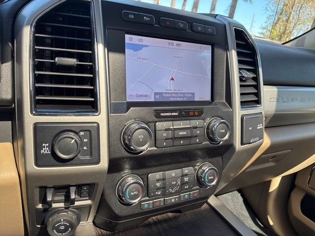 2020 White Ford Super Duty F-250 SRW Lariat 4X4 Truck
