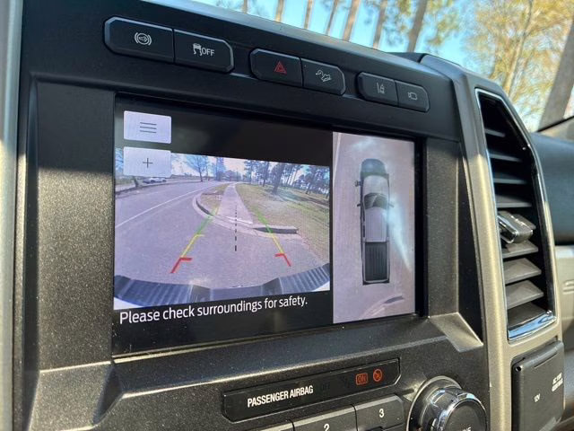 2020 White Ford Super Duty F-250 SRW Lariat 4X4 Truck