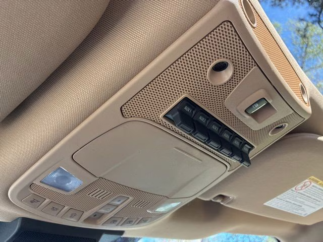 2020 White Ford Super Duty F-250 SRW Lariat 4X4 Truck