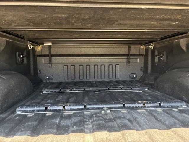 2020 White Ford Super Duty F-250 SRW Lariat 4X4 Truck