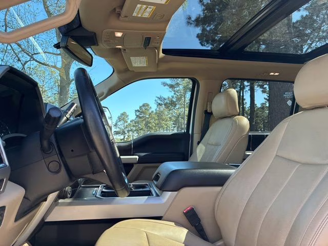 2020 White Ford Super Duty F-250 SRW Lariat 4X4 Truck
