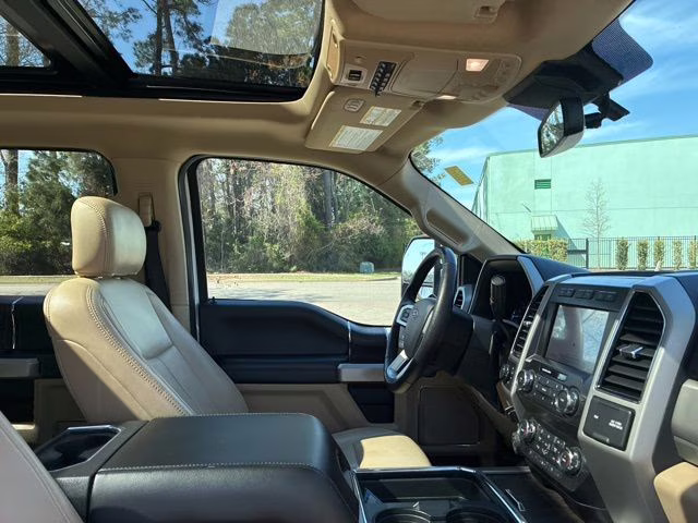 2020 White Ford Super Duty F-250 SRW Lariat 4X4 Truck