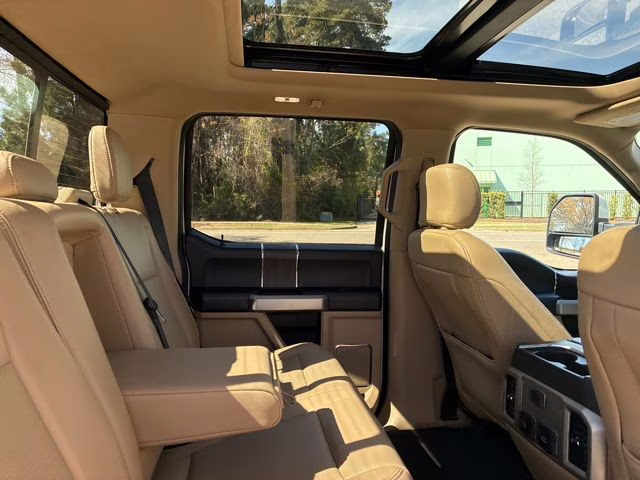 2020 White Ford Super Duty F-250 SRW Lariat 4X4 Truck