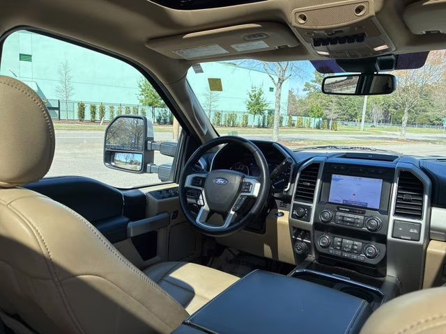 2020 White Ford Super Duty F-250 SRW Lariat 4X4 Truck