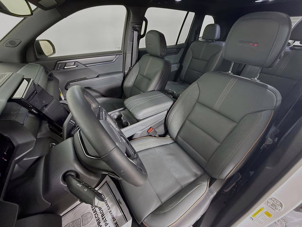 2025 White Frost Tricoat GMC Acadia AT4 AWD SUV