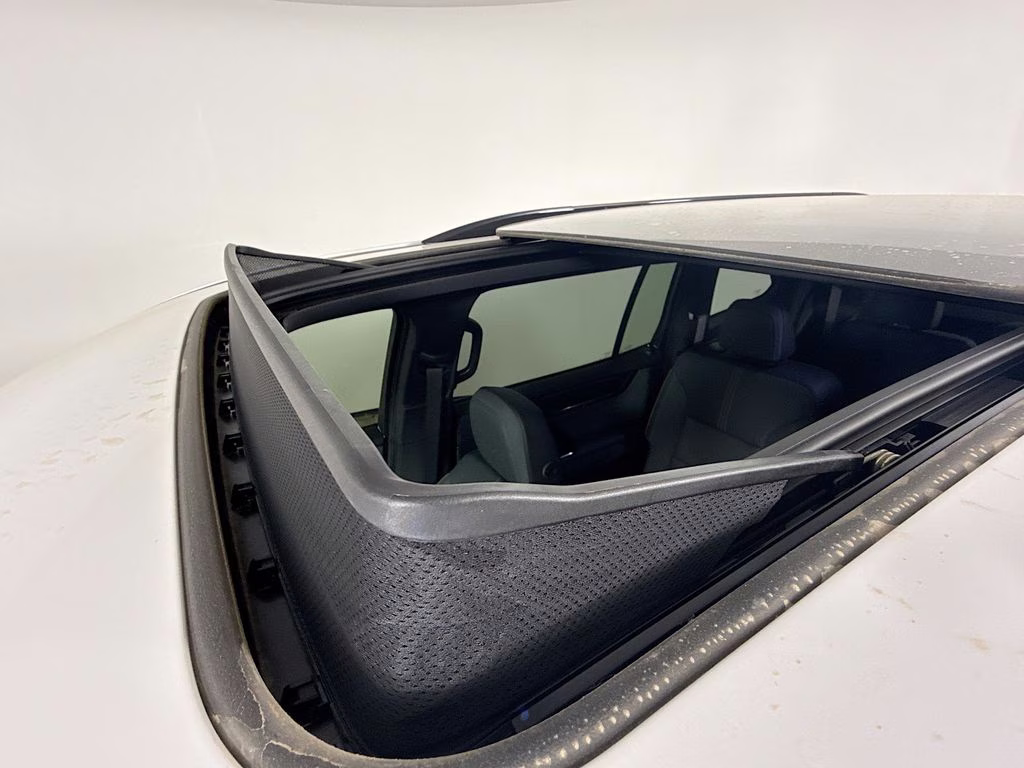 2025 White Frost Tricoat GMC Acadia AT4 AWD SUV