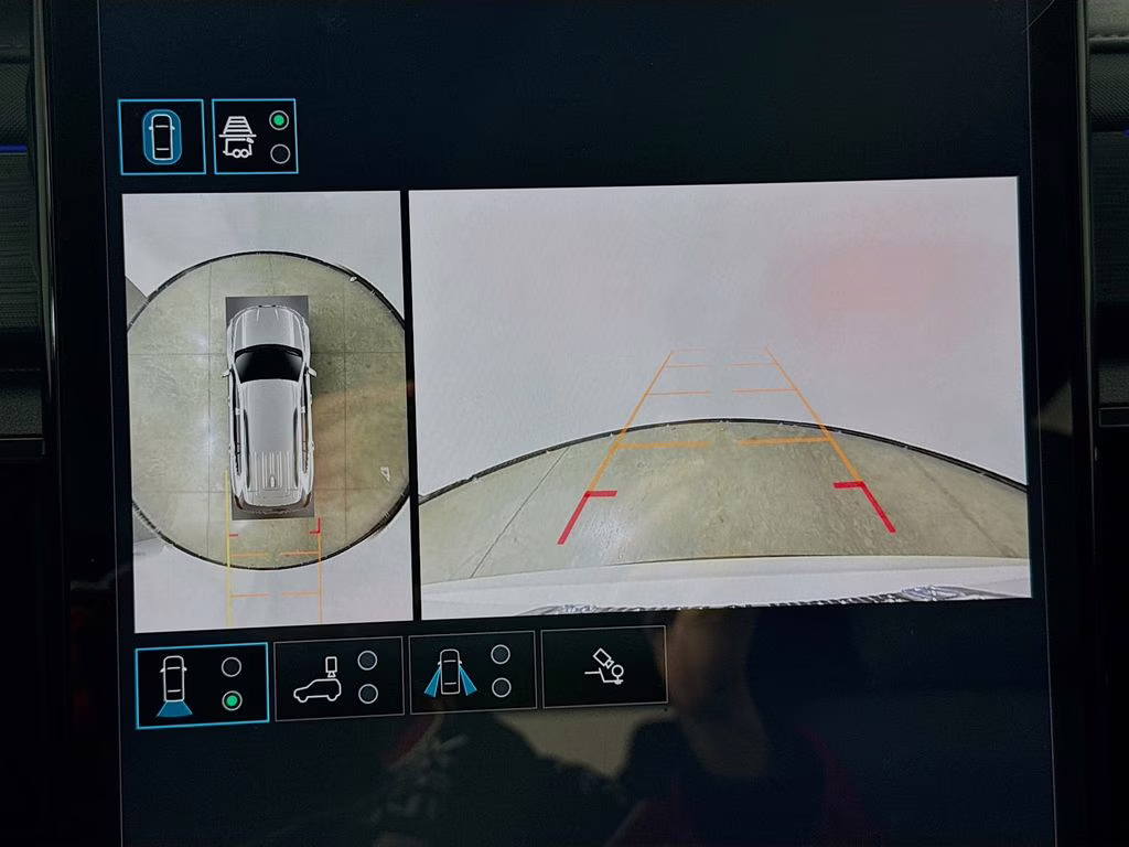 2025 White Frost Tricoat GMC Acadia AT4 AWD SUV