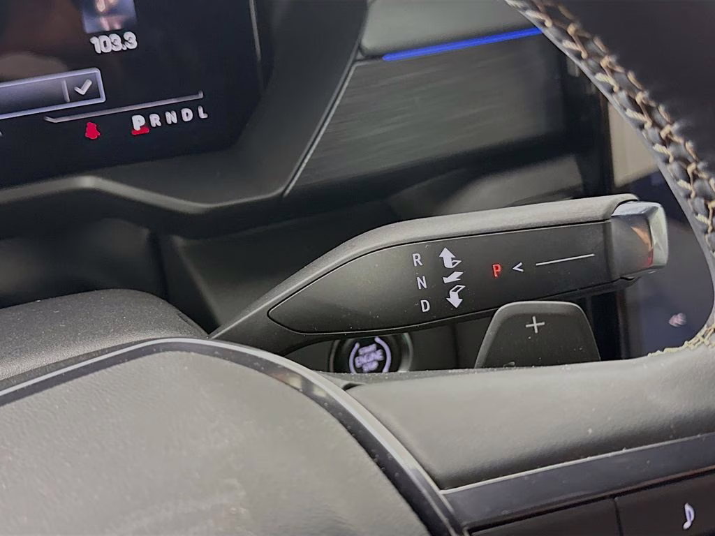 2025 White Frost Tricoat GMC Acadia AT4 AWD SUV