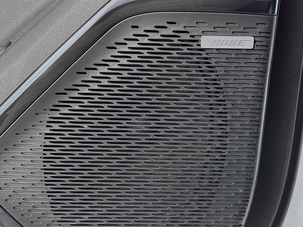 2025 White Frost Tricoat GMC Acadia AT4 AWD SUV