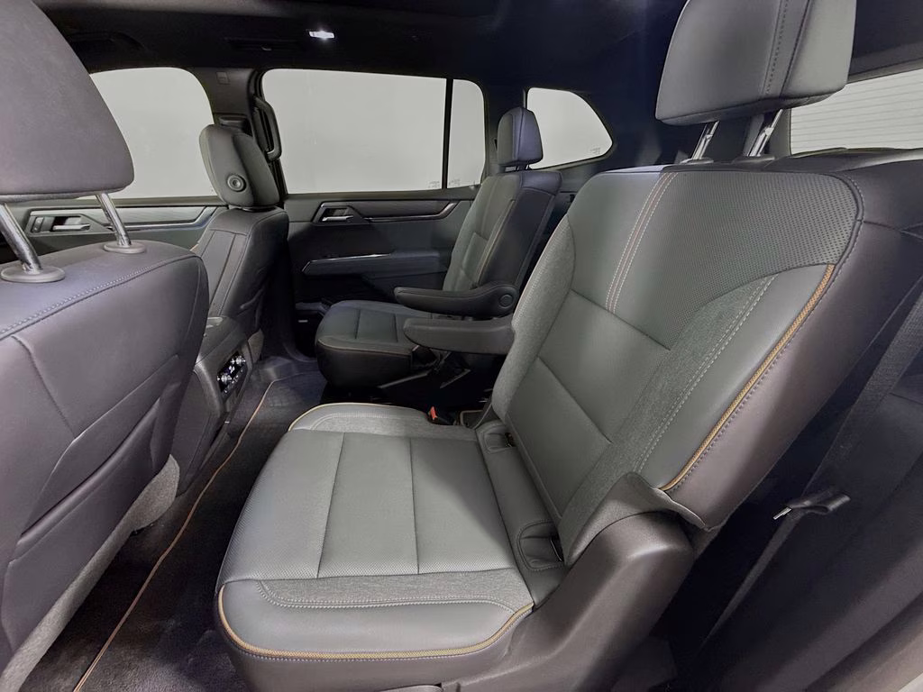 2025 White Frost Tricoat GMC Acadia AT4 AWD SUV