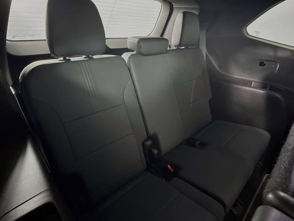 2025 White Frost Tricoat GMC Acadia AT4 AWD SUV