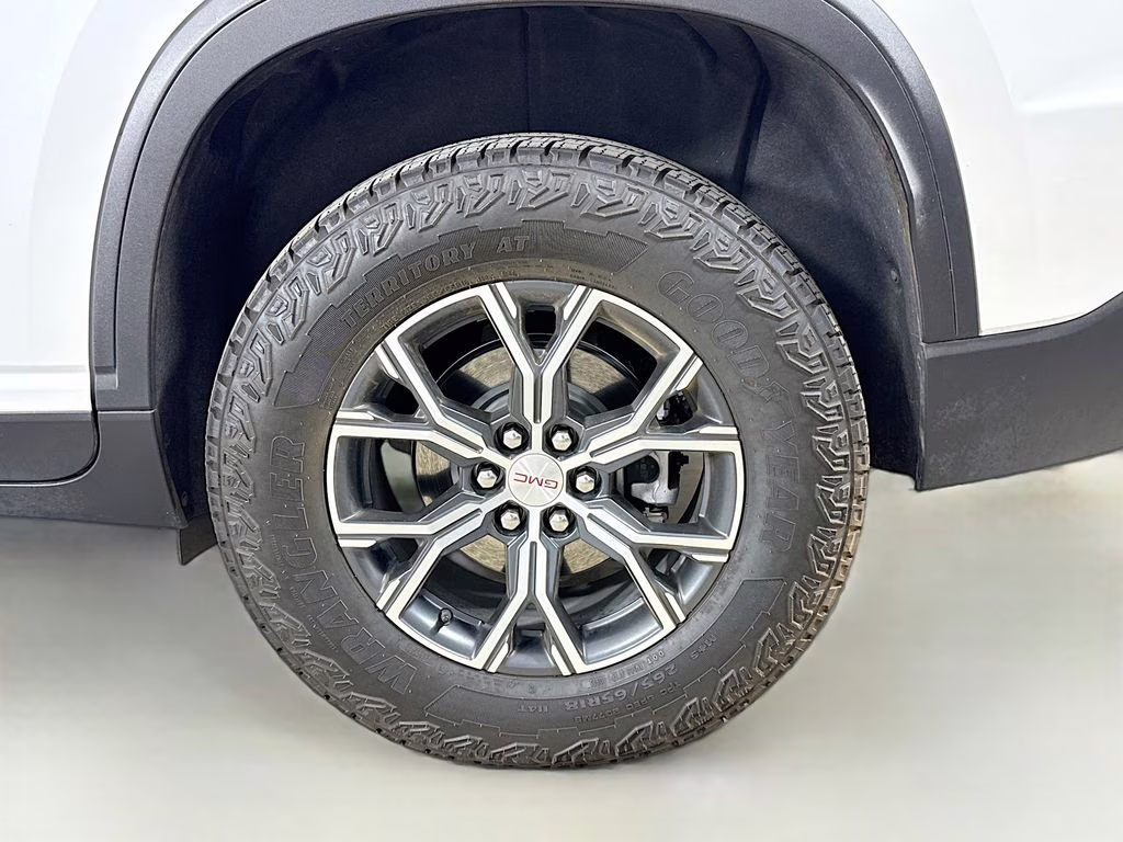 2025 White Frost Tricoat GMC Acadia AT4 AWD SUV