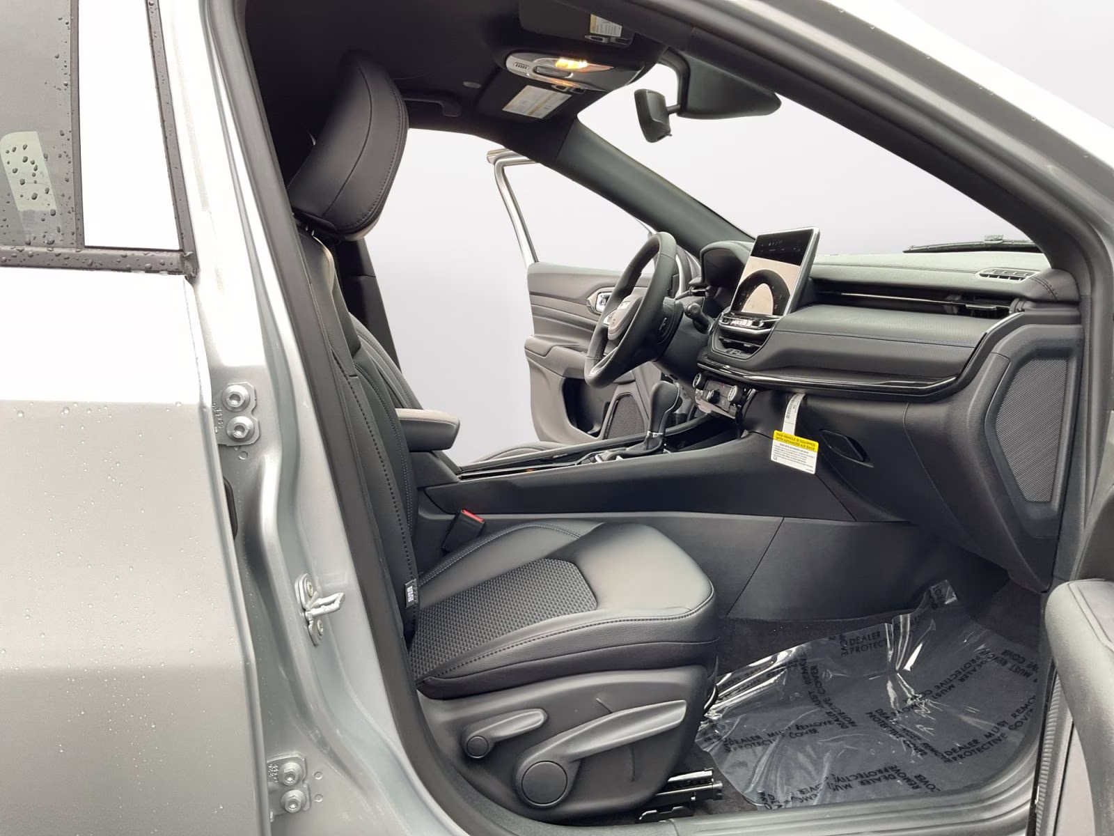 2026 Silver Zynith Metallic Clearcoat Jeep Compass Latitude 4X4 SUV