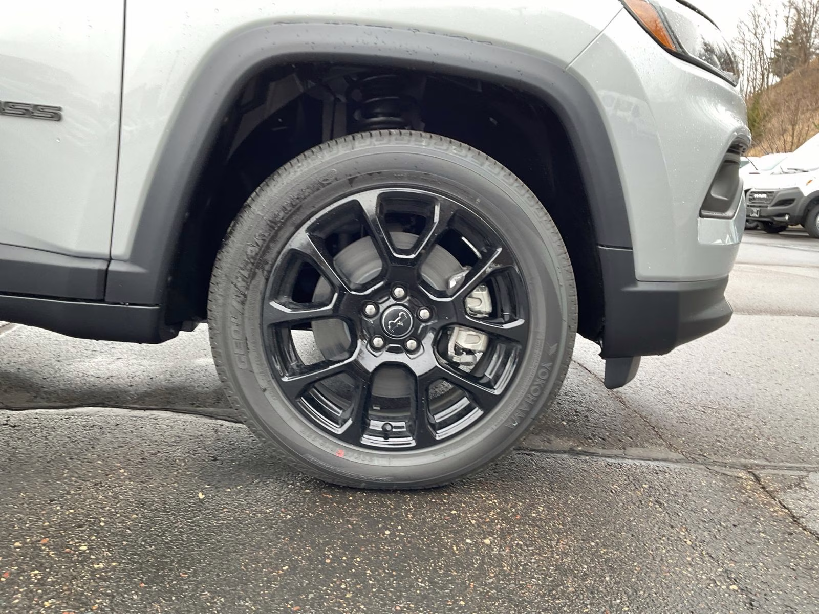 2026 Silver Zynith Metallic Clearcoat Jeep Compass Latitude 4X4 SUV