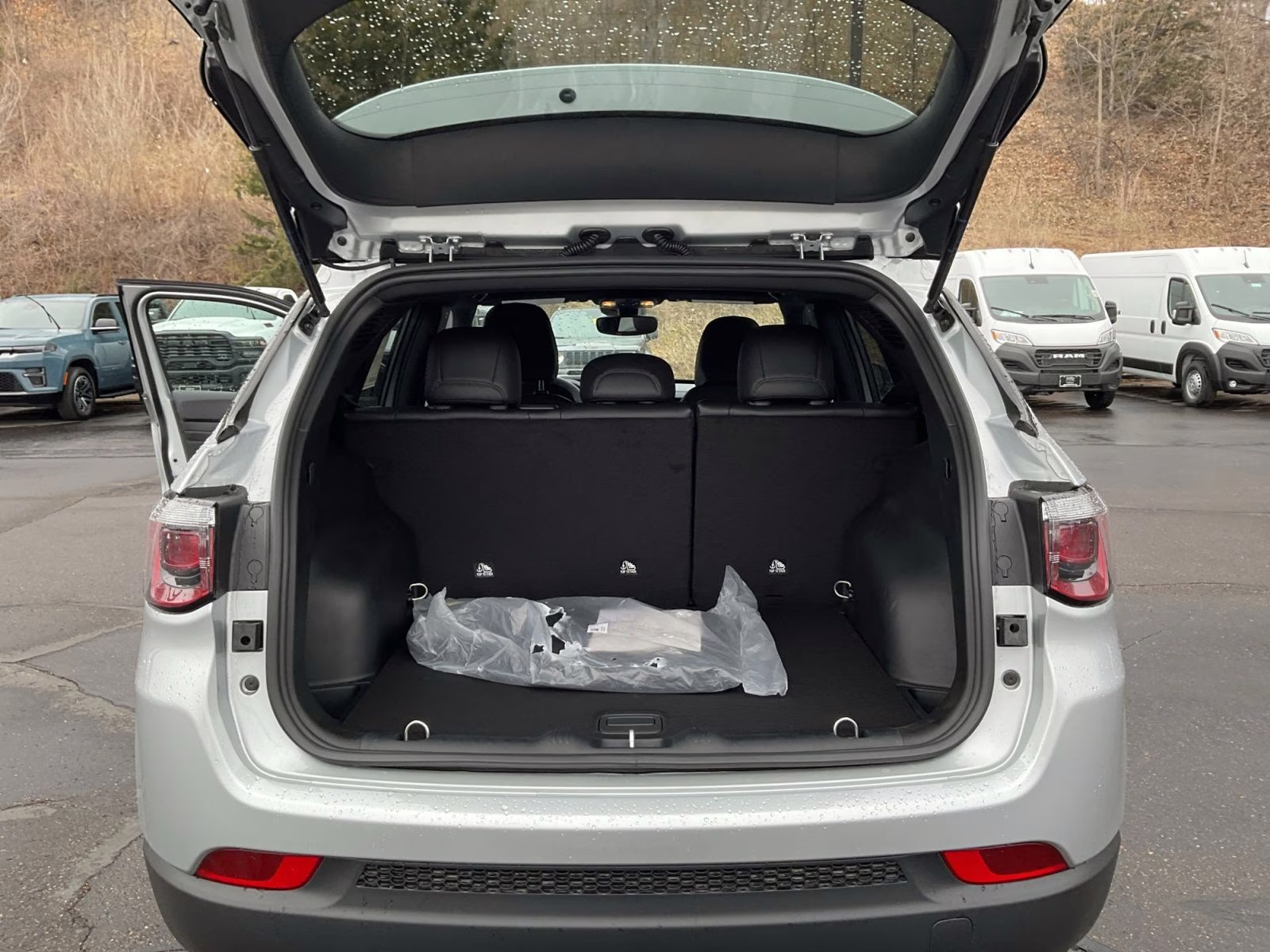 2026 Silver Zynith Metallic Clearcoat Jeep Compass Latitude 4X4 SUV