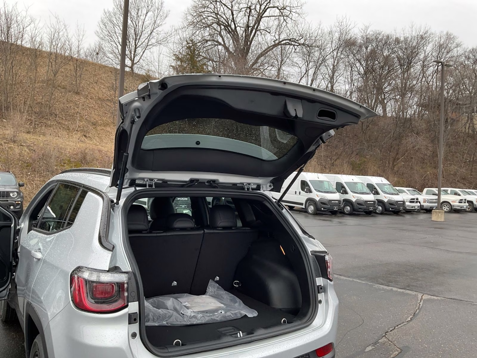 2026 Silver Zynith Metallic Clearcoat Jeep Compass Latitude 4X4 SUV