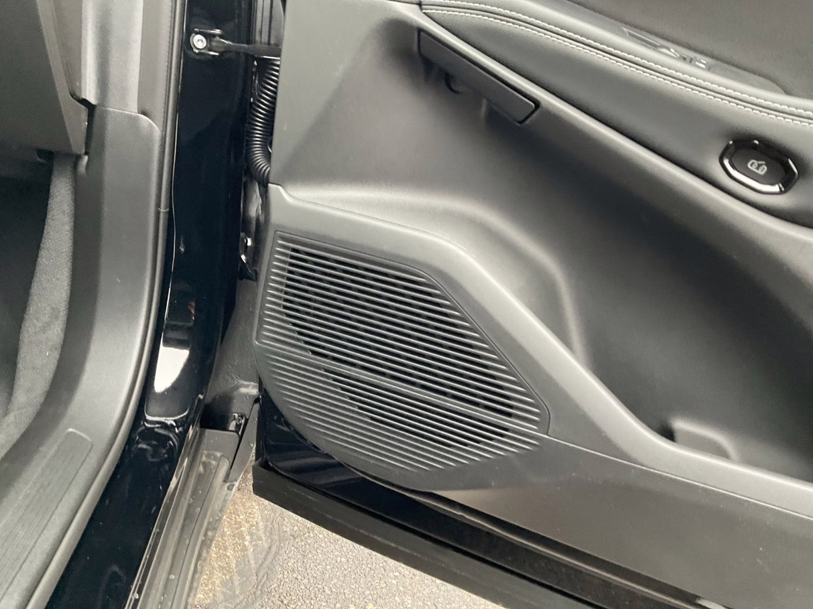 2026 Diamond Black Crystal Pearlcoat Jeep Cherokee Laredo 4X4 SUV