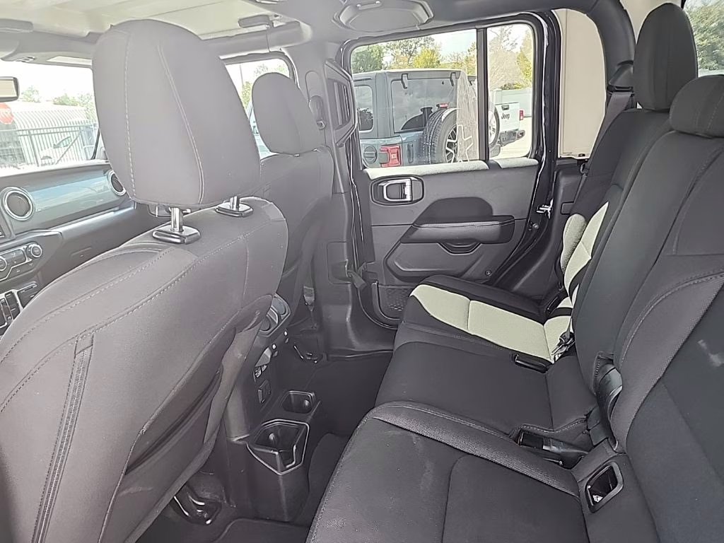 2022 Black Clearcoat Jeep Gladiator Overland 4X4 Truck