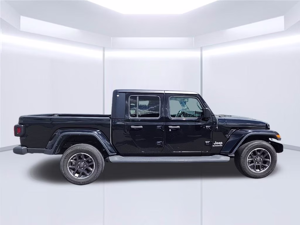 2022 Black Clearcoat Jeep Gladiator Overland 4X4 Truck