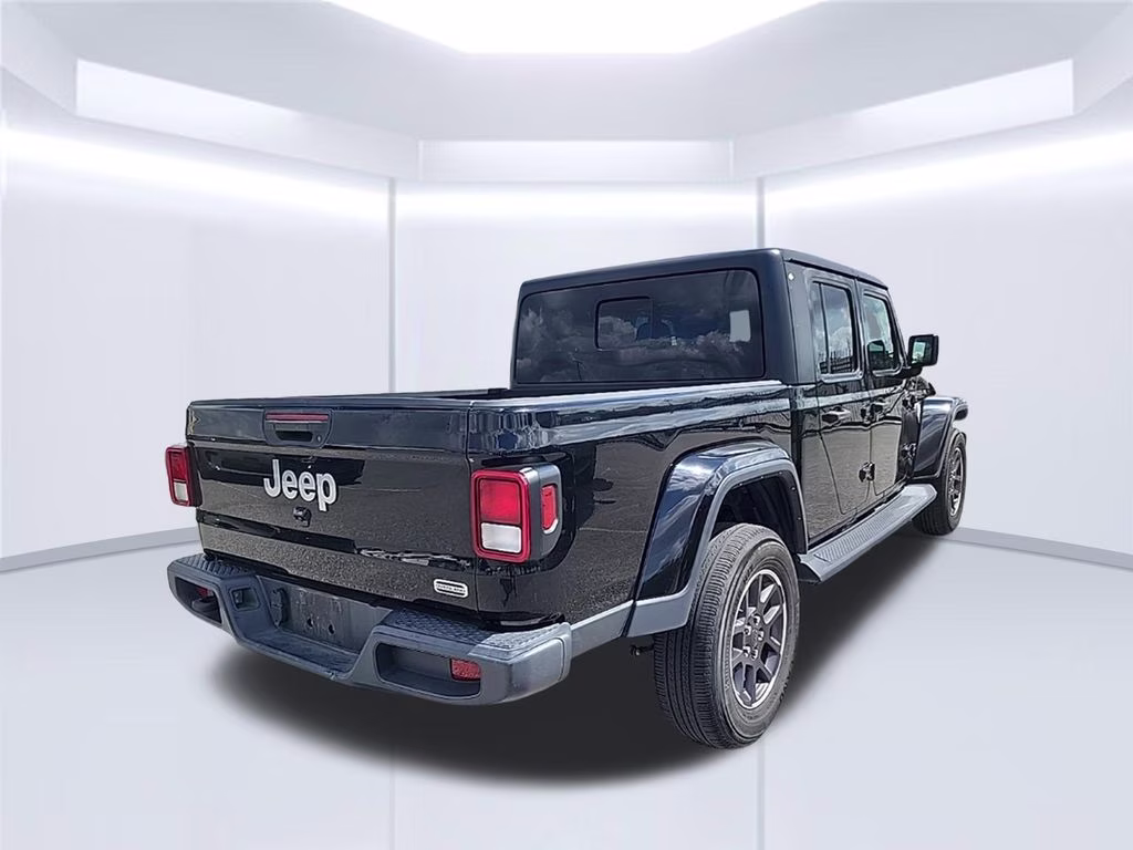 2022 Black Clearcoat Jeep Gladiator Overland 4X4 Truck