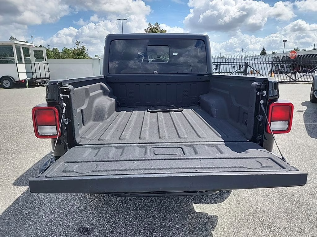 2022 Black Clearcoat Jeep Gladiator Overland 4X4 Truck