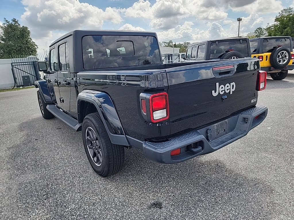 2022 Black Clearcoat Jeep Gladiator Overland 4X4 Truck