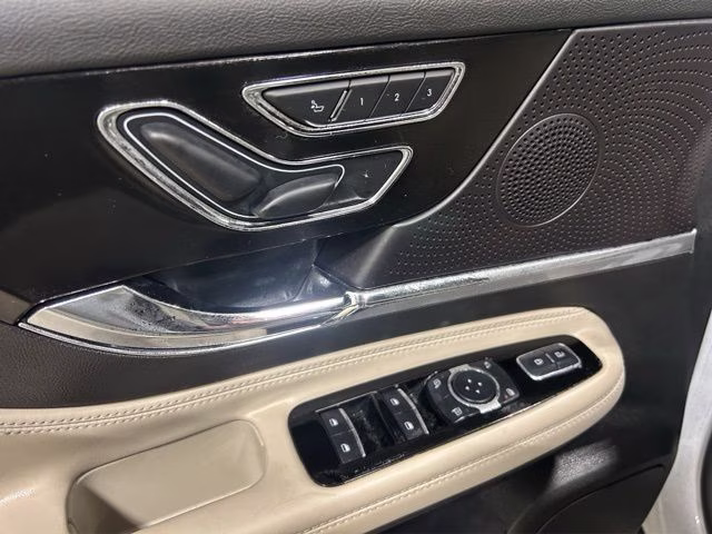 2025 Crystal White Lincoln Corsair Premiere AWD SUV