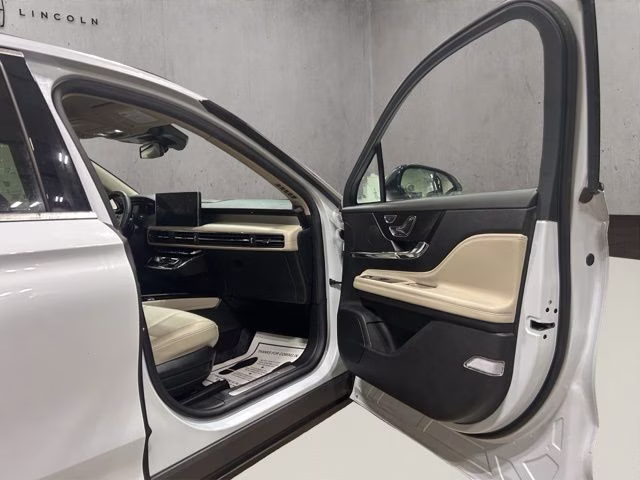 2025 Crystal White Lincoln Corsair Premiere AWD SUV