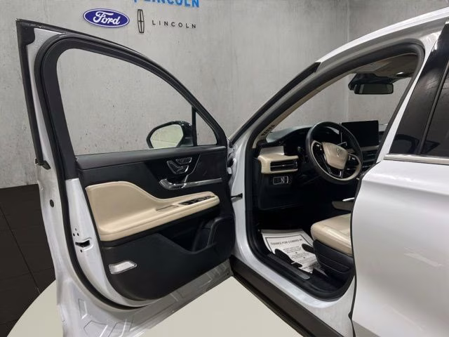 2025 Crystal White Metallic Clearcoat Lincoln Corsair Premiere AWD SUV