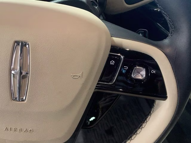 2025 Crystal White Lincoln Corsair Premiere AWD SUV